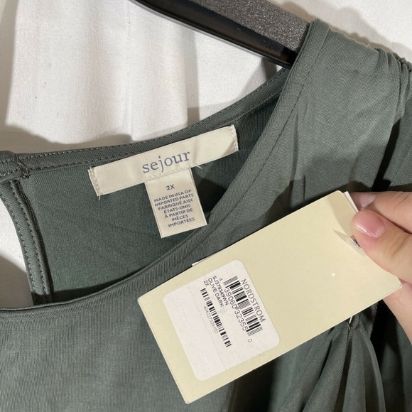 NWT Sejour [ PLUS SZ 2X‎ ] Cutout Sleeve Tee Top in Dark Olive Green - Picture 9 of 12